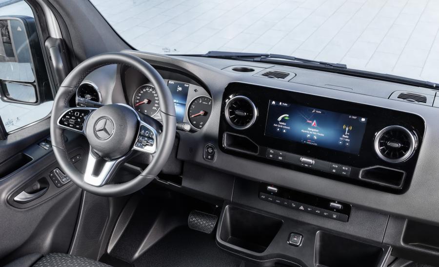 Панель приборов Mercedes-Benz Sprinter Tourer 2018 года  (WW) (фото 15 из 21)